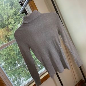 Grey sweater turtle neck